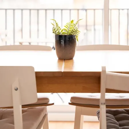 Bright 4bd With Terrace Near Arc De Triomf Apartment Barcelona