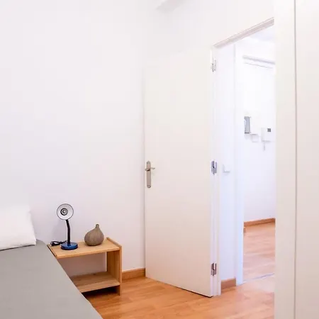 Apartment Bright 4bd With Terrace Near Arc De Triomf Barcelona