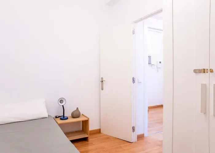 Apartament The Collection - Bright 4bd With Terrace Near Arc De Triomf Barcelona