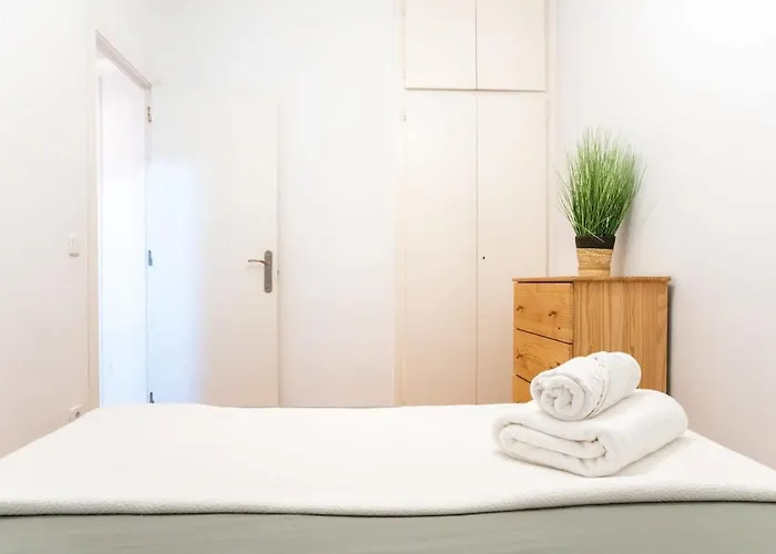 The Collection - Bright 4bd With Terrace Near Arc De Triomf
